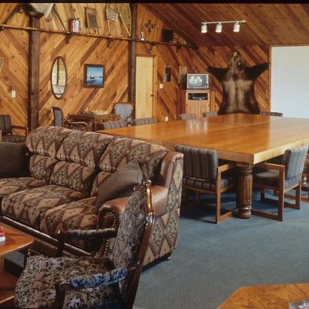 Inconnu Lodge Mcevoy Lake Экстерьер фото