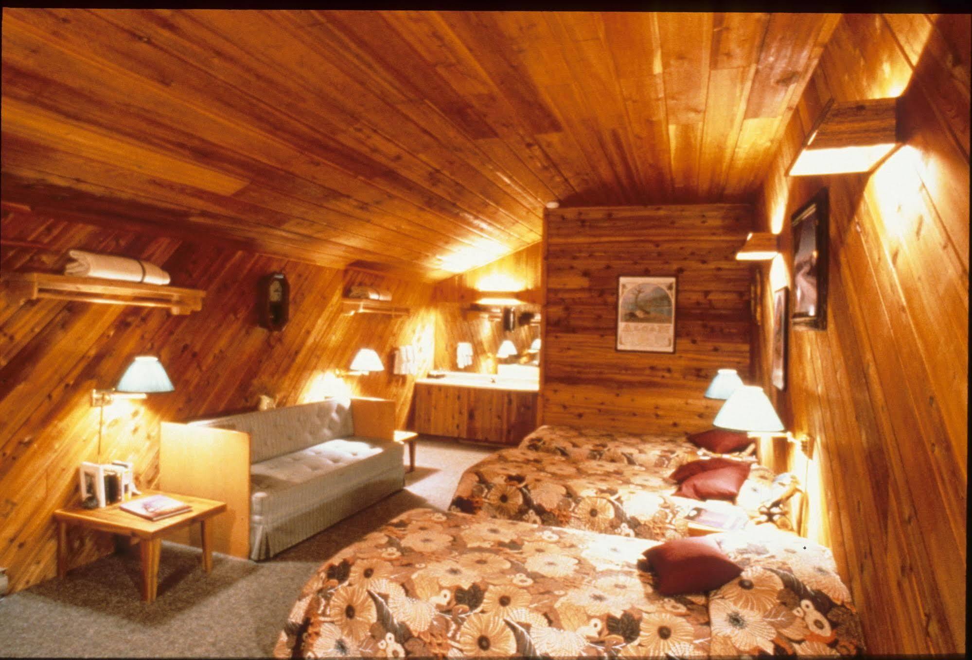 Inconnu Lodge Mcevoy Lake Экстерьер фото
